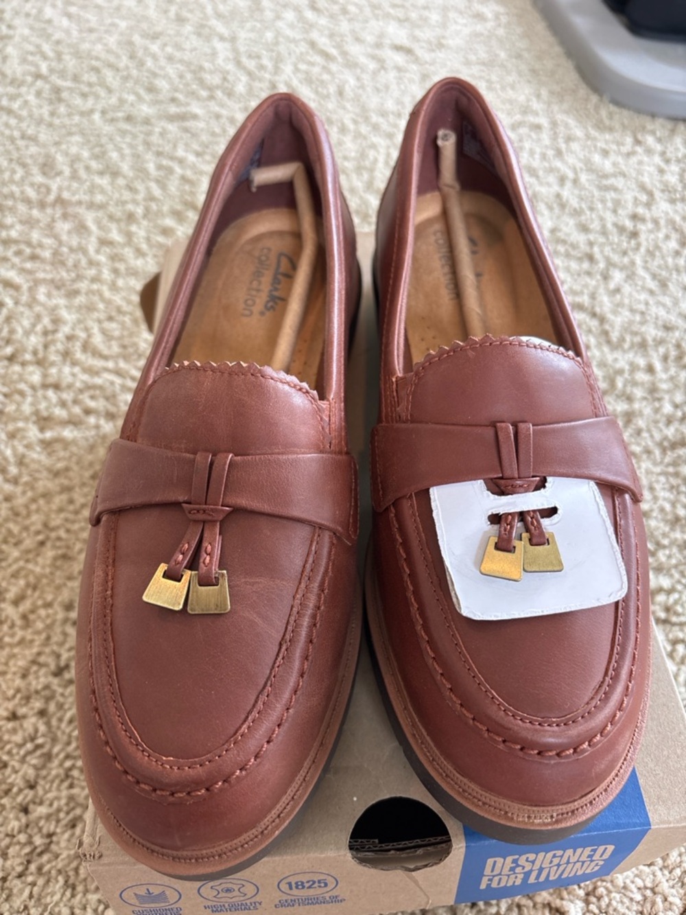 Clarks womens Brown Leather Loafers - Classic Tassel Penny Slip-Ons size 7 NIB - Picture 2 of 5